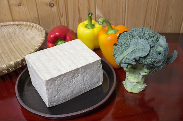 kostka tofu a zelenina