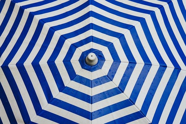 pruhovaný deštník