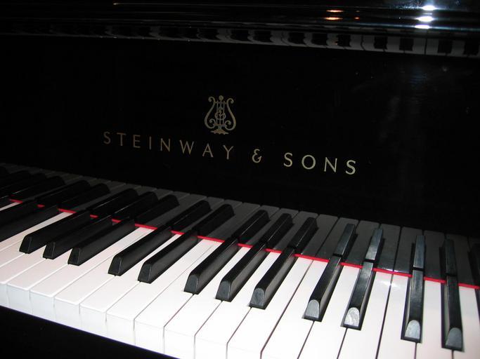 klávesy u klavíru
